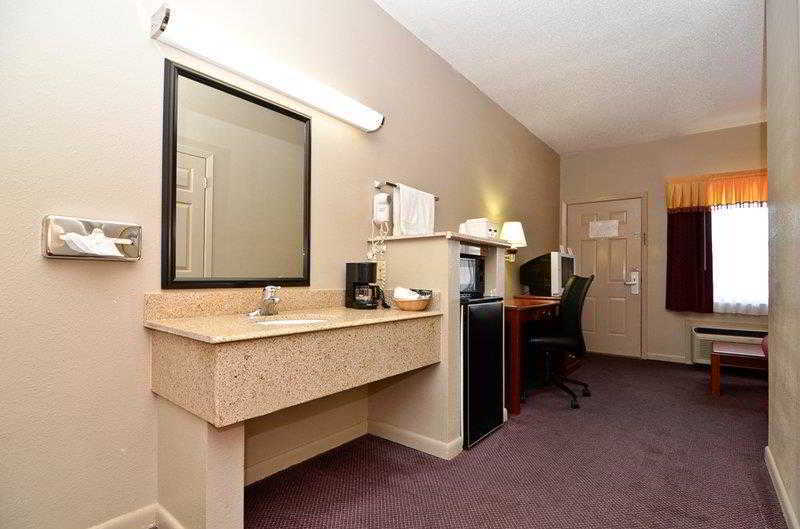 Best Western Delhi Inn Quarto foto